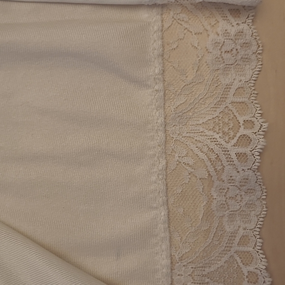 Vintage Unbranded Lace Trim Half-Slip with Side Slit - Picture 5 of 10